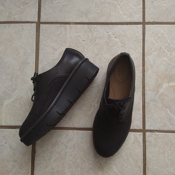 Clarks Shoes - Black Oxfords